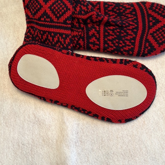 Abercrombie and Fitch slippers.  Brand new - Picture 2 of 4